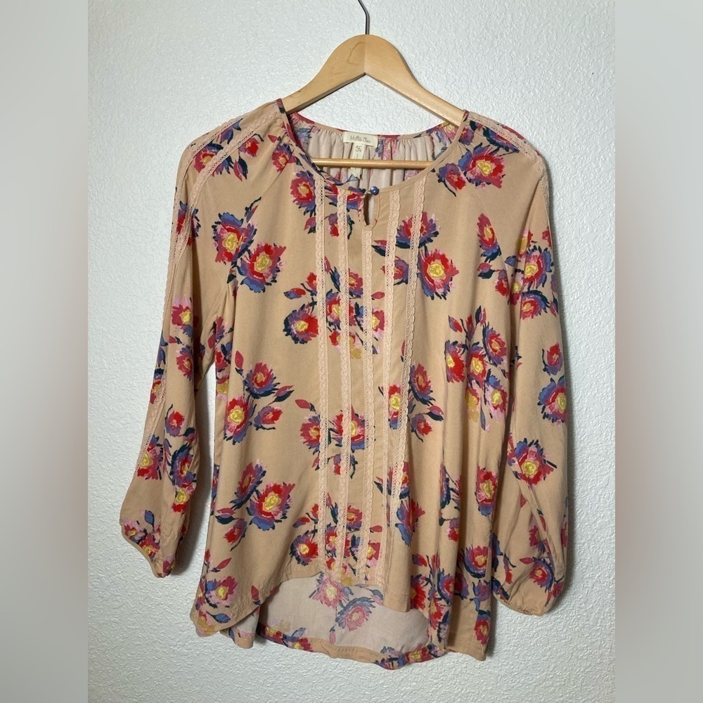 Matilda Jane Medium floral blouse lace detail pink keyhole neck 100% rayon